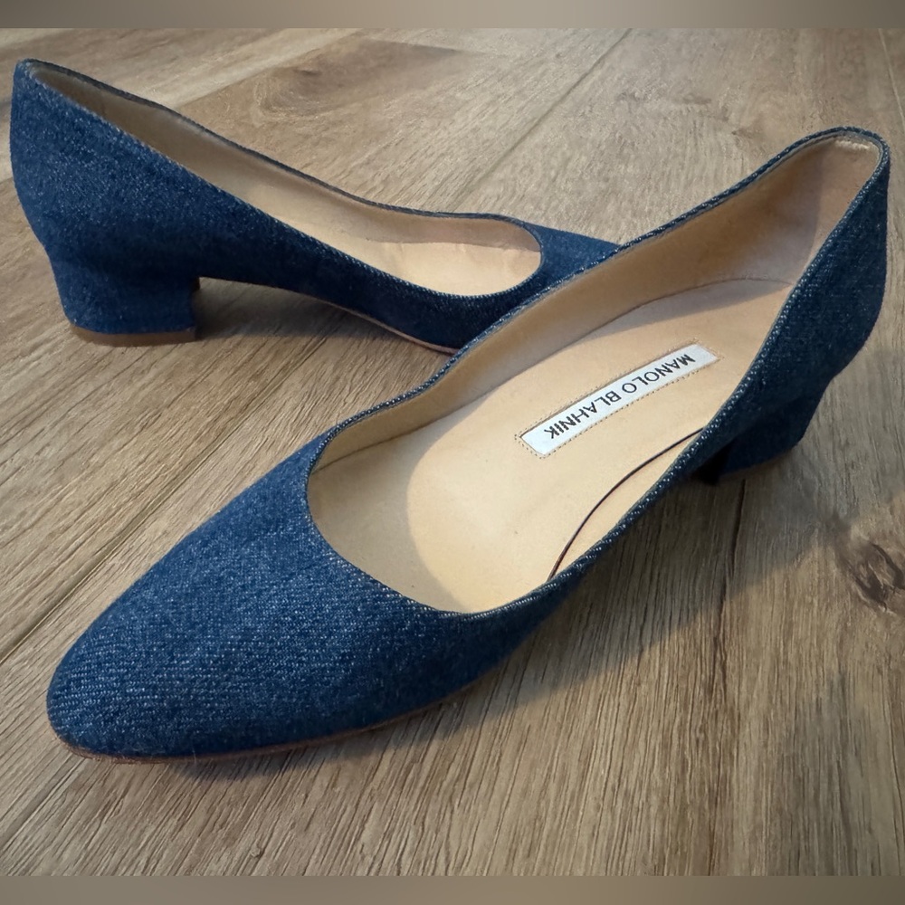 Manolo Blahnik Lista Denim Pumps